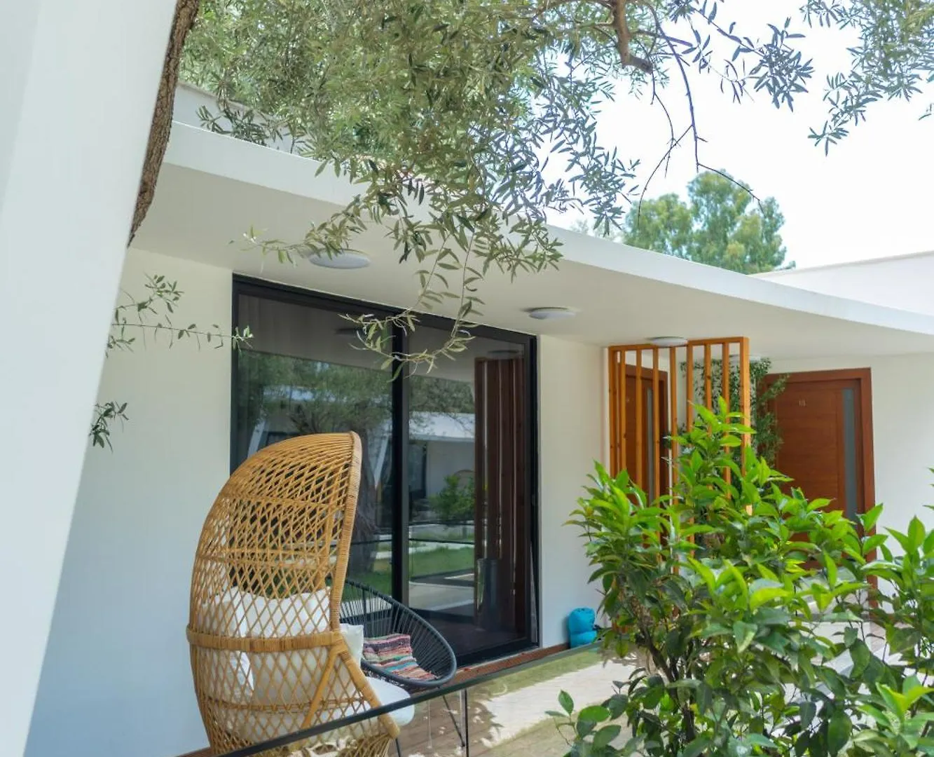 Luna Mare Boutique Seaside Borsh Aparthotel