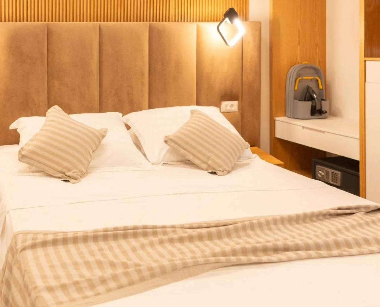 Aparthotel Luna Mare Boutique Seaside Borsh