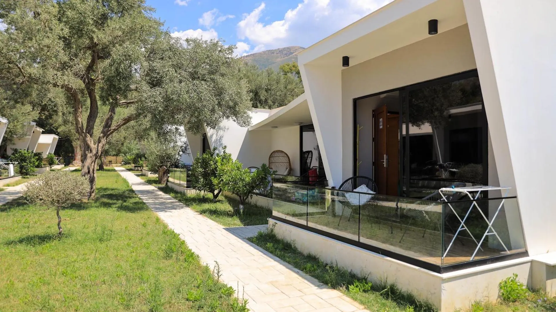 Luna Mare Boutique Seaside Borsh Aparthotel