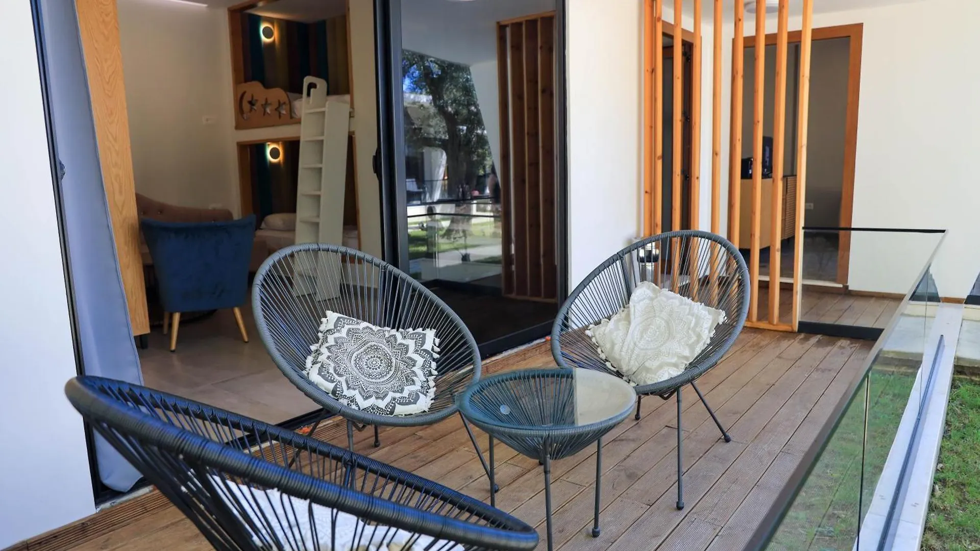 Luna Mare Boutique Seaside Borsh Aparthotel